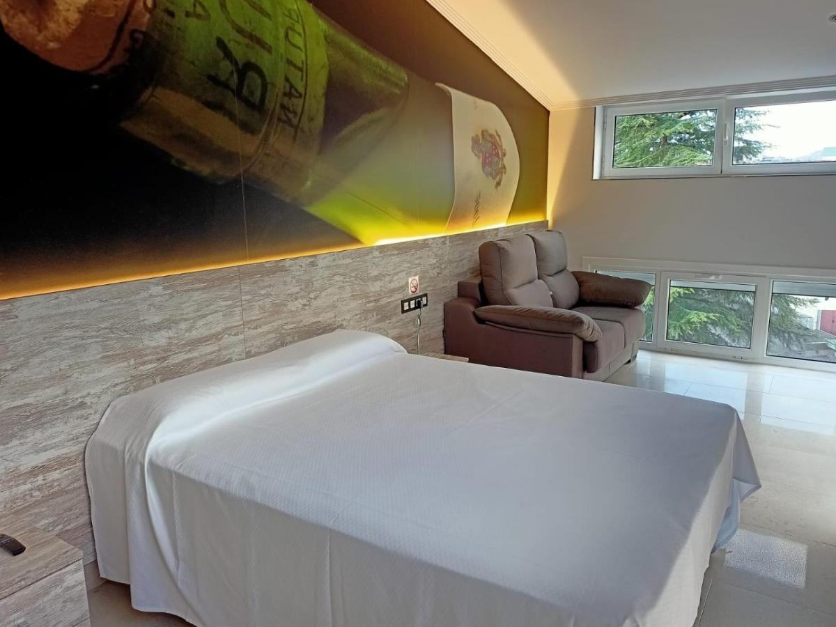 เพนชัน อัสติการ์รากา Hotel ภายนอก รูปภาพ