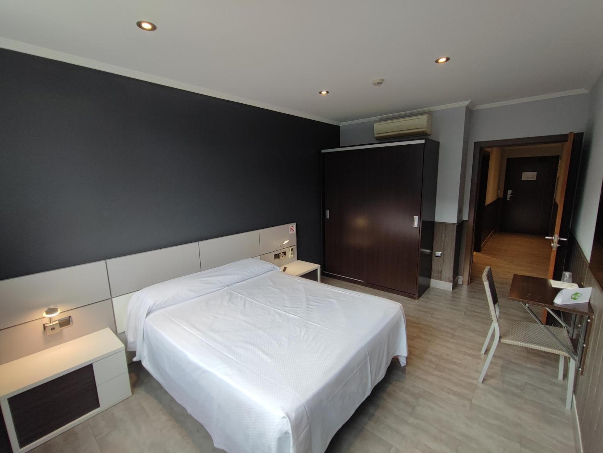 เพนชัน อัสติการ์รากา Hotel ภายนอก รูปภาพ