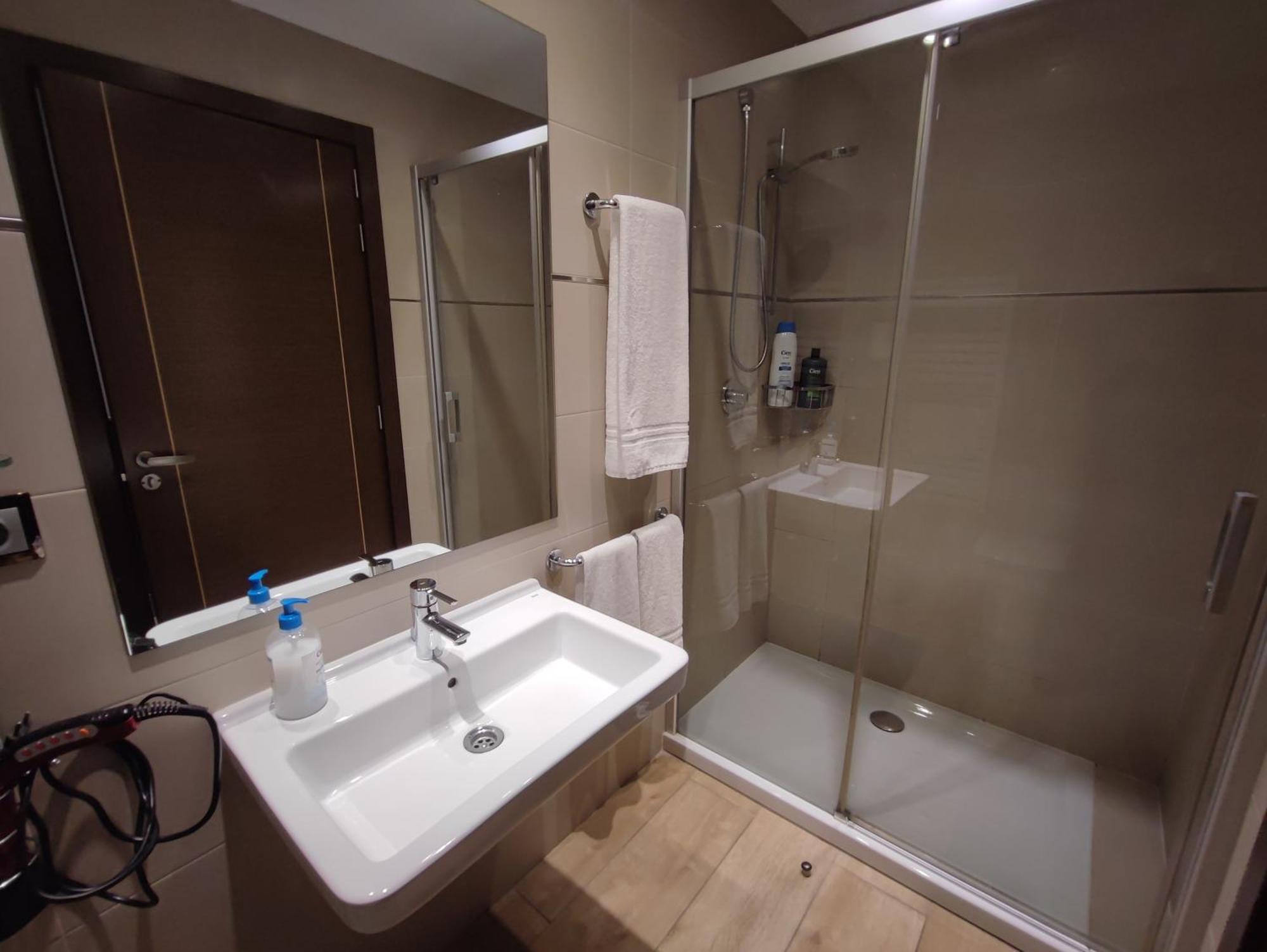 เพนชัน อัสติการ์รากา Hotel ภายนอก รูปภาพ