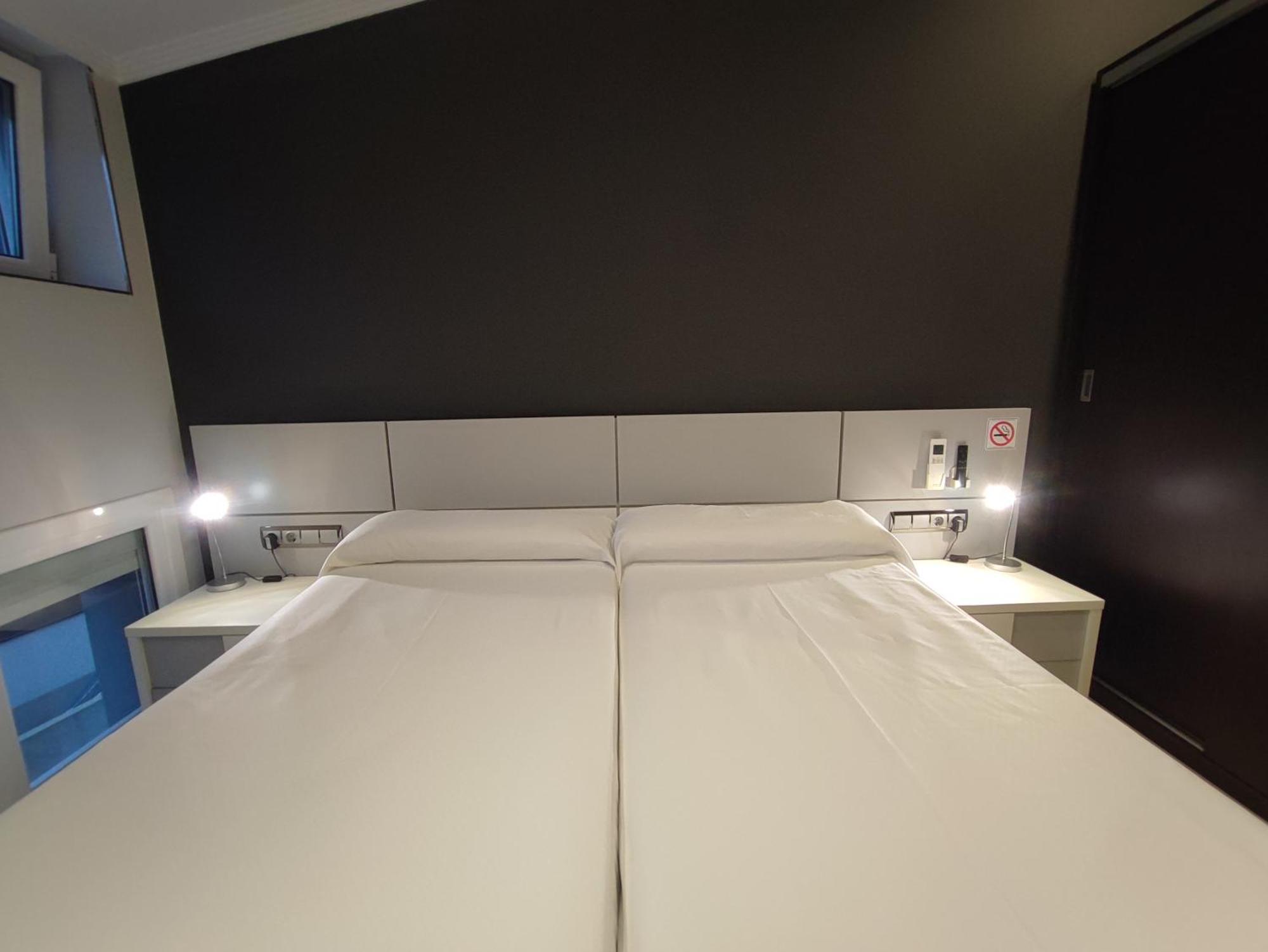 เพนชัน อัสติการ์รากา Hotel ภายนอก รูปภาพ