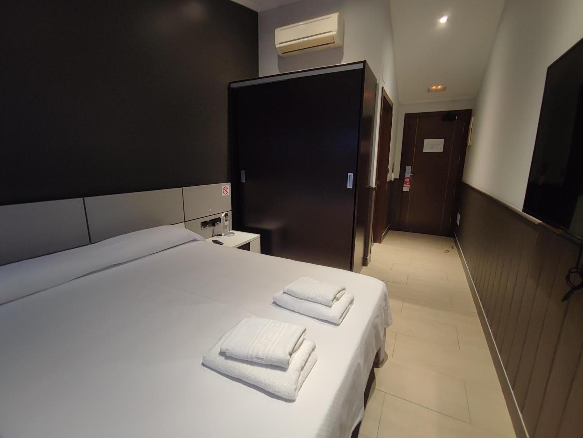 เพนชัน อัสติการ์รากา Hotel ภายนอก รูปภาพ