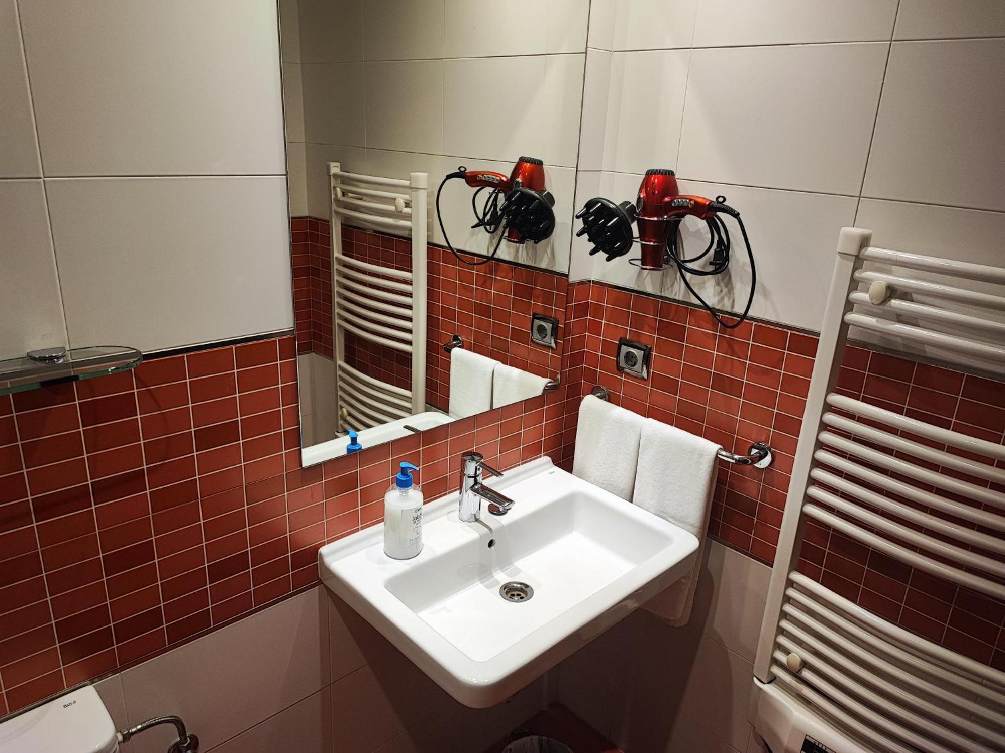 เพนชัน อัสติการ์รากา Hotel ภายนอก รูปภาพ